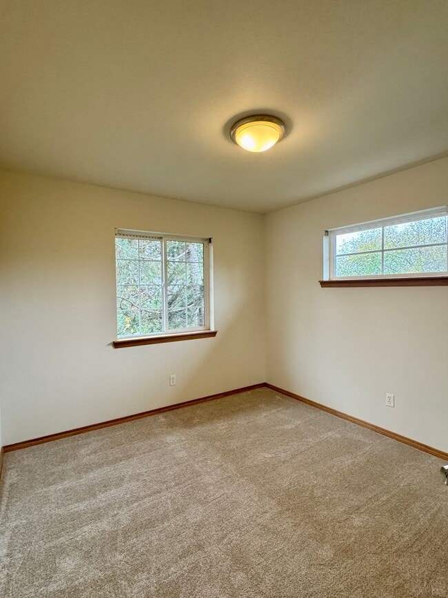 Building Photo - desirable Driftwood Keys daylight rambler...main floor primary suite