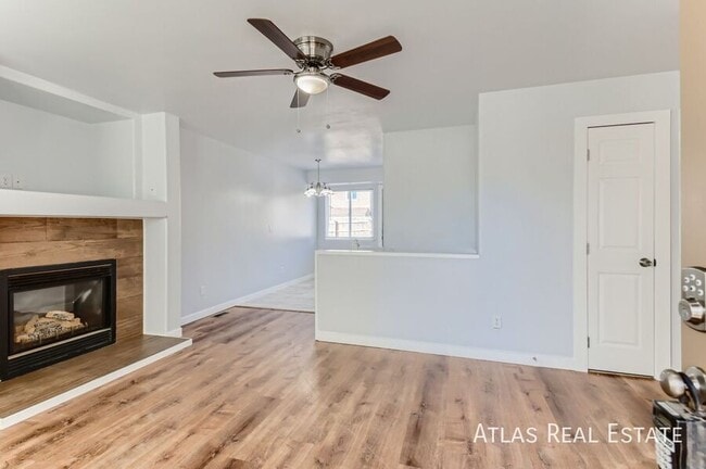 Building Photo - 945 Lords Hill Dr