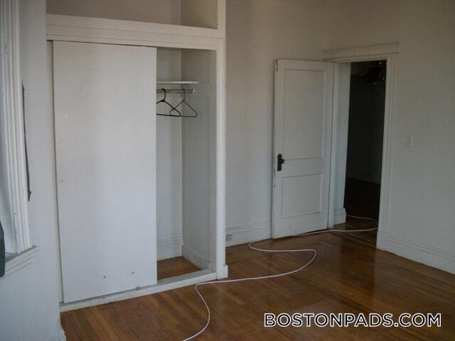 Building Photo - 126 Warren St