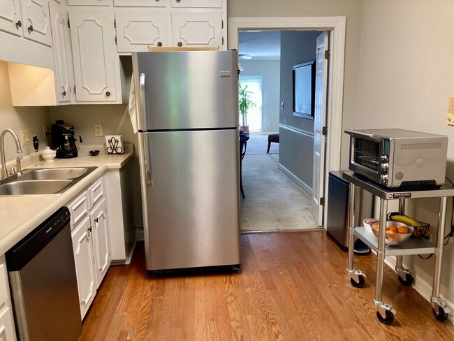 Building Photo - 110 Milledge Terrace