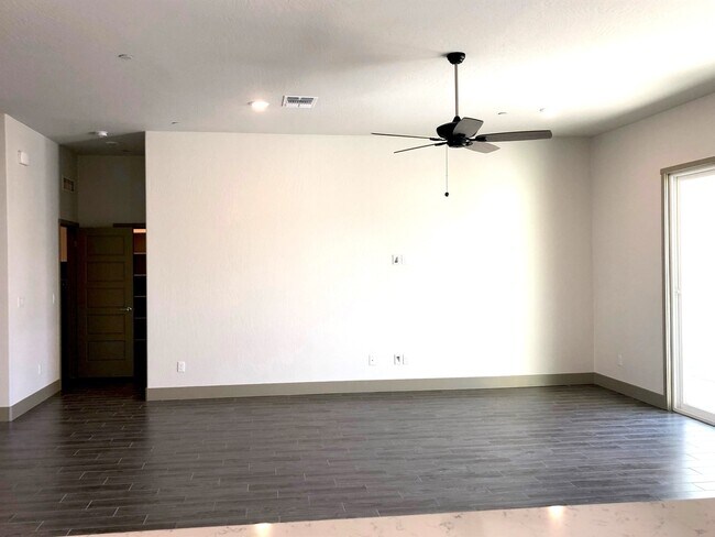 Building Photo - $2,695 Ashlan & Armstrong, 4 Bedroom - E. ...
