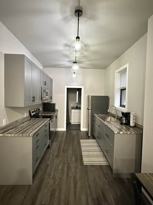 Building Photo - 328 3rd St