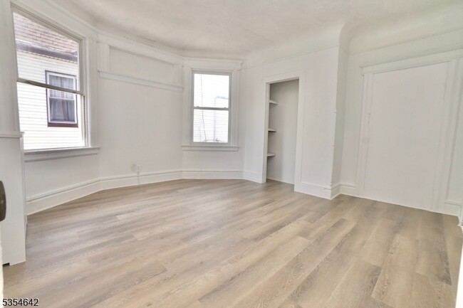 Building Photo - 26 Treacy Ave
