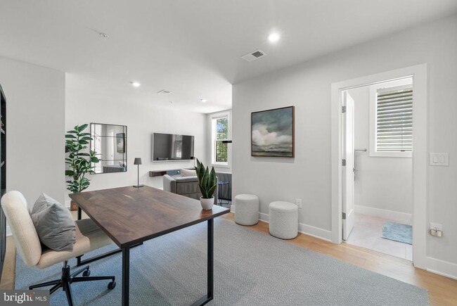 Building Photo - 43442 Croson Ln