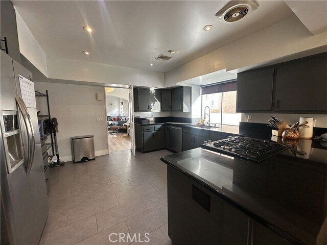 Building Photo - 206 W Mountain View Ave