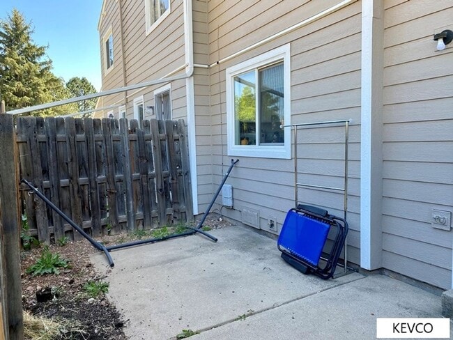 Building Photo - Great Townhome Near Horsetooth Resevoir!