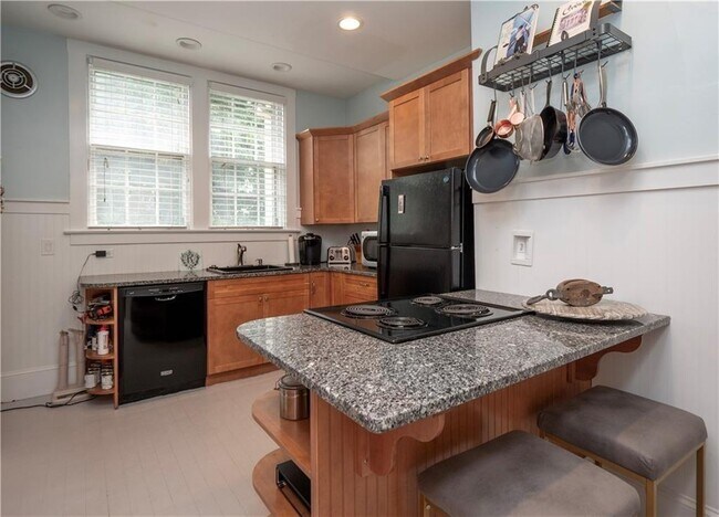 Building Photo - 3 Pell St