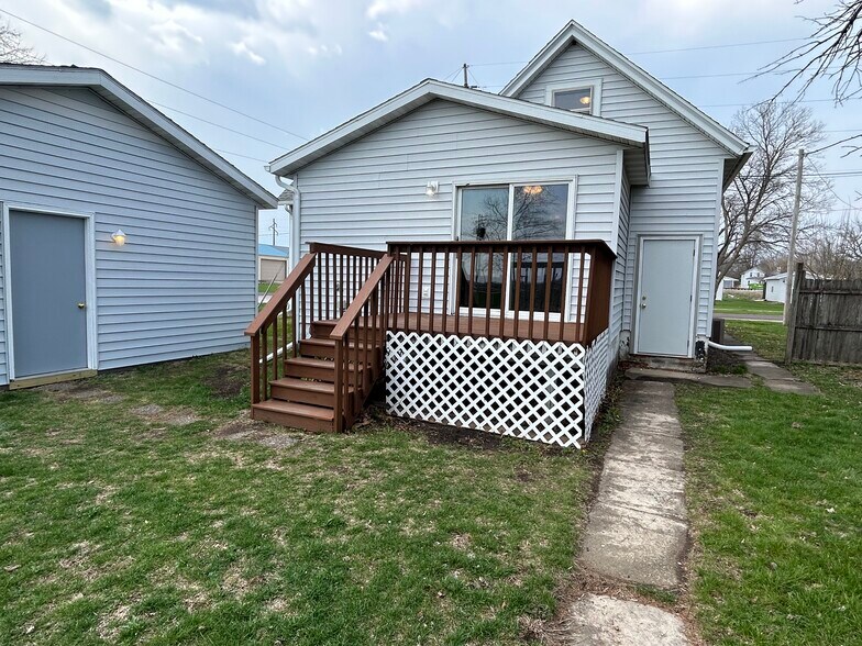 Building Photo - 211 W 2nd St