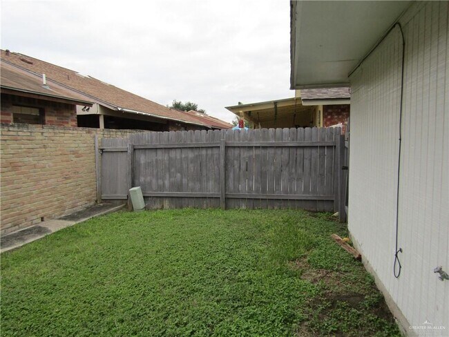 Building Photo - 620 Iris Ave W
