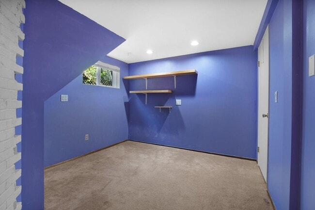 Building Photo - Vibrant Seattle Home