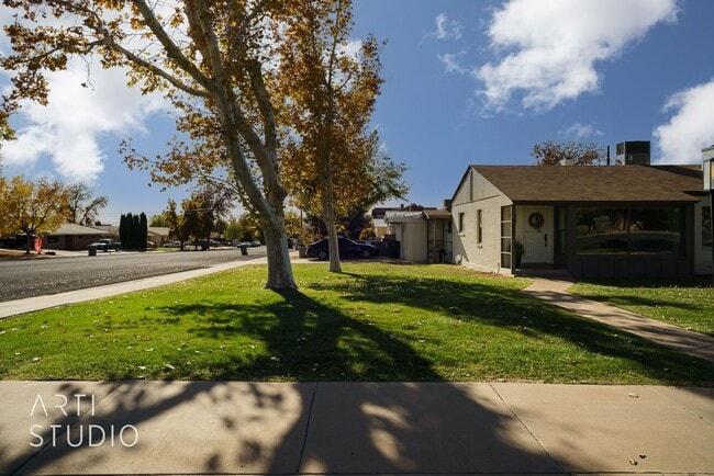 Building Photo - Newly Renovated 3 Bedroom, 2 Bathroom Home...