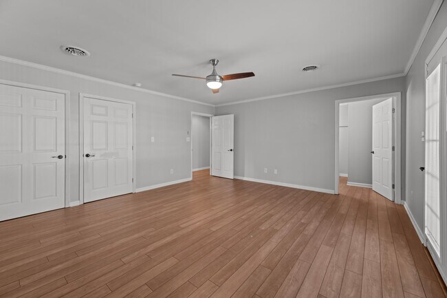 Building Photo - 105 3rd St