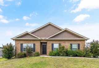 Building Photo - Available with a fenced yard!