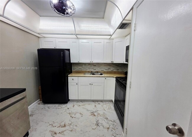 Building Photo - 4164 Inverrary Dr