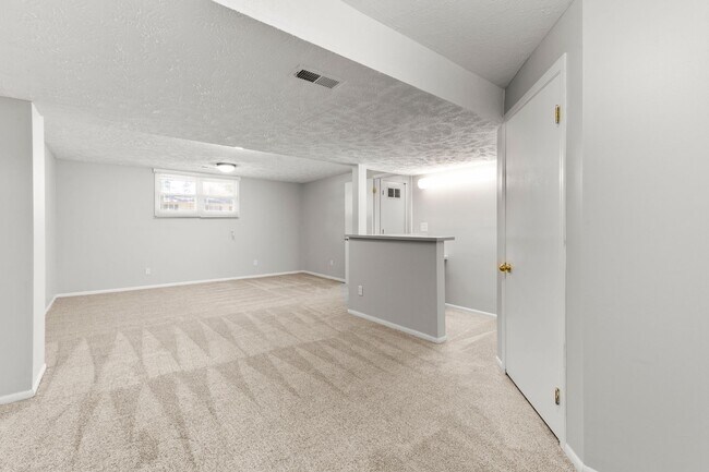 Building Photo - Stylish 3-Bed, 2-Bath Renovated Home with Granite Counters, 2-Car Garage & Large Fenced Yard in O...