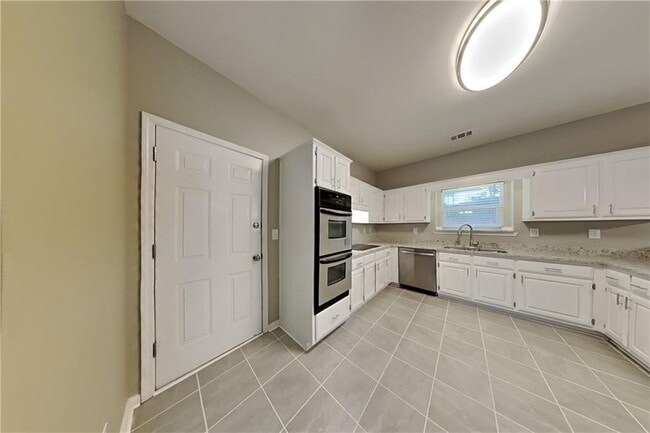 Building Photo - 374 Oak Springs Dr NW