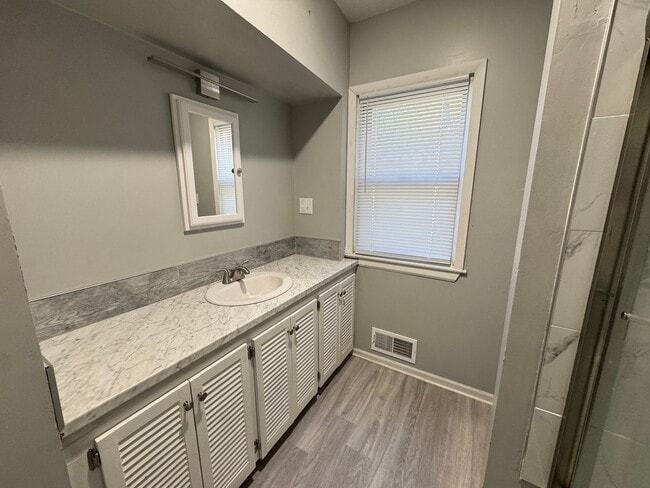 Building Photo - short term lease available