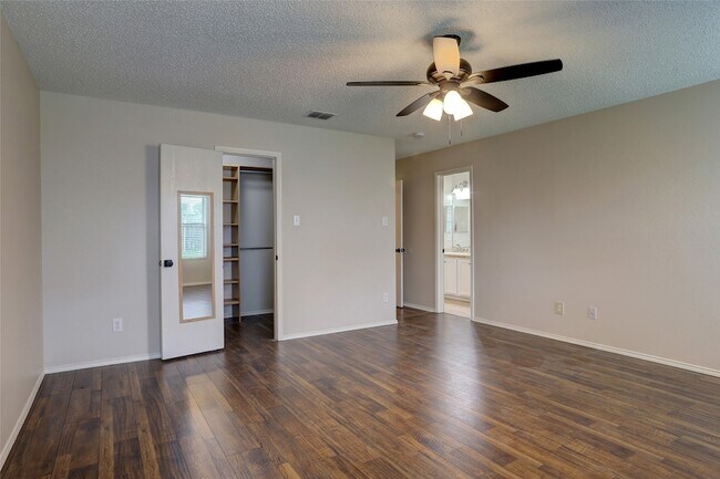 Building Photo - 4608 Cedar Crest Dr