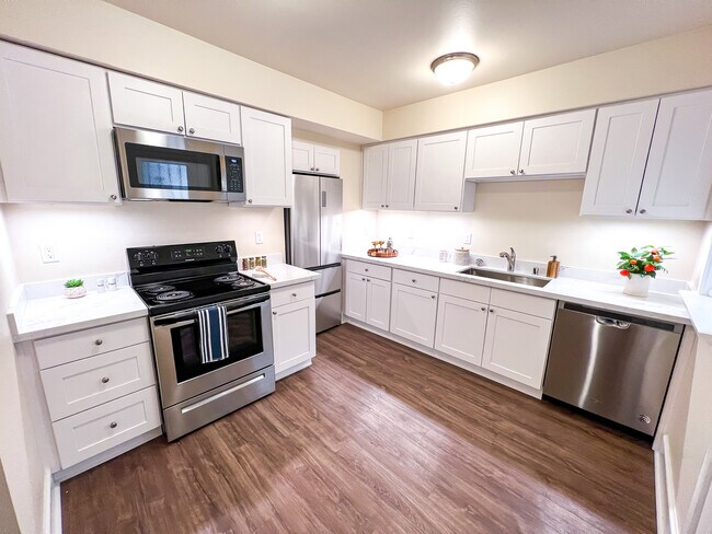 Building Photo - 931 11th Ave E