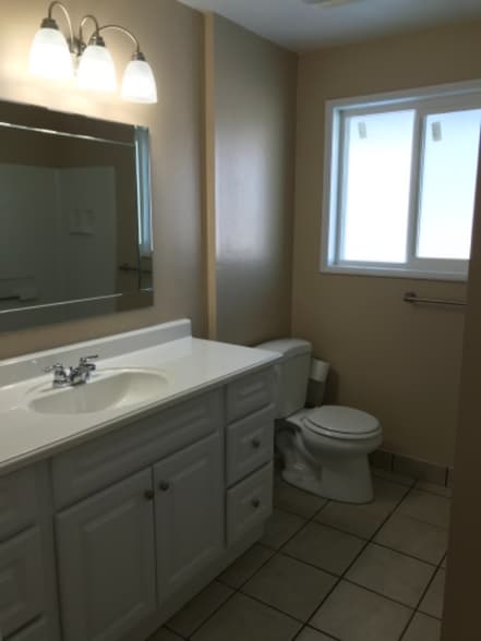 Building Photo - 3852 Hawthorne Rd