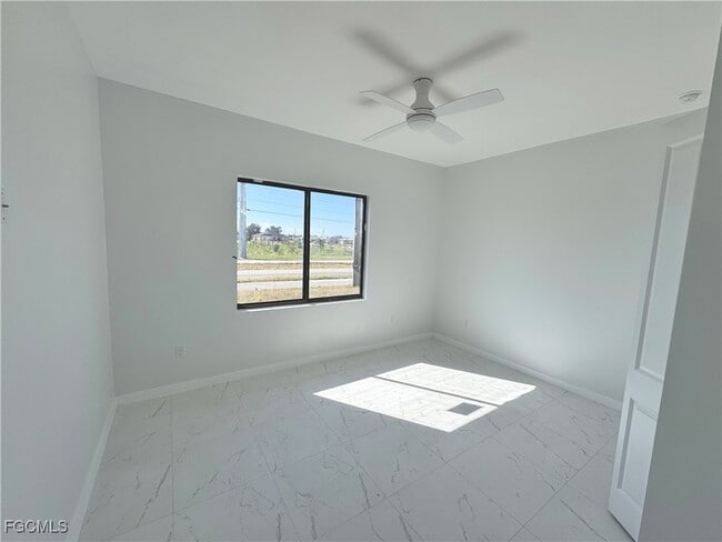 Building Photo - 1027 Kismet Pkwy W