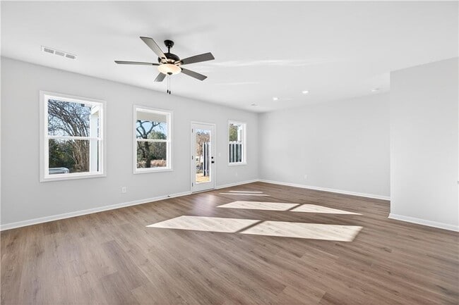 Building Photo - 548 Madison St