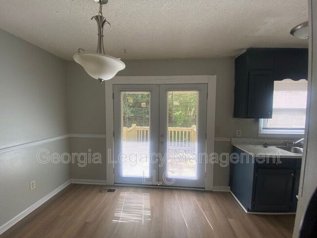 Building Photo - 300 Letourneau Dr