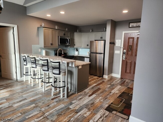 Building Photo - 200 NJ-94