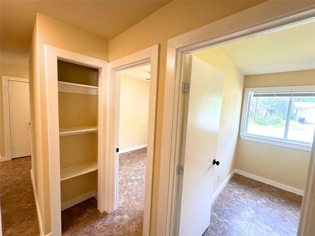 Building Photo - 2525 Dovemeadow Dr