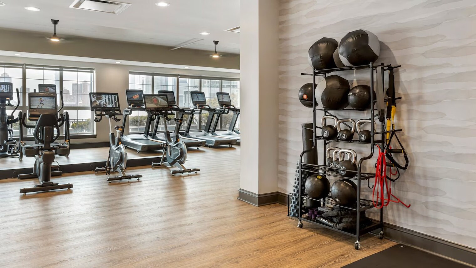 Building Photo - 444 Washington Blvd