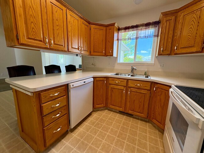 Building Photo - 3492 Stonegate Dr