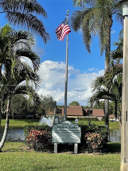 Building Photo - 2311 23rd Ln