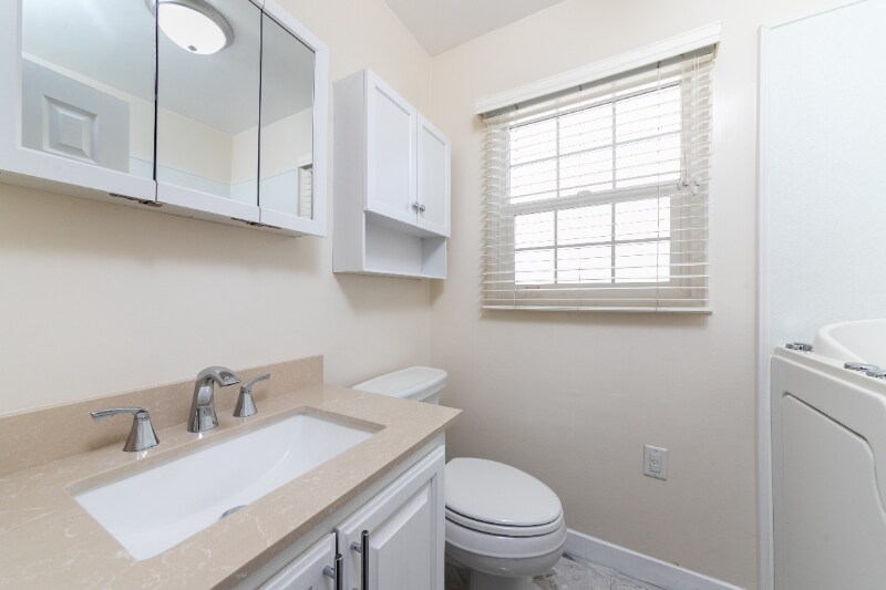 Building Photo - 2147 W 104th St