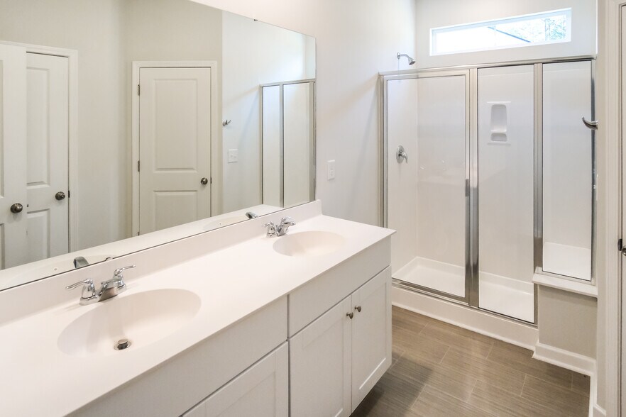 Building Photo - 212 Craigflower Ct