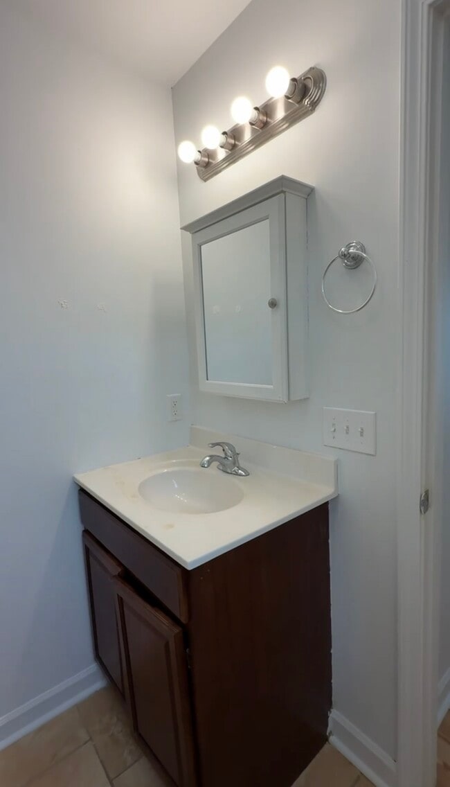 Building Photo - 4967 Trent Hill Dr