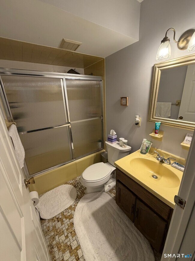 Building Photo - 678 Savin Ave