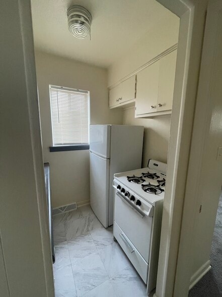 Primary Photo - Abbeyshire Apartments