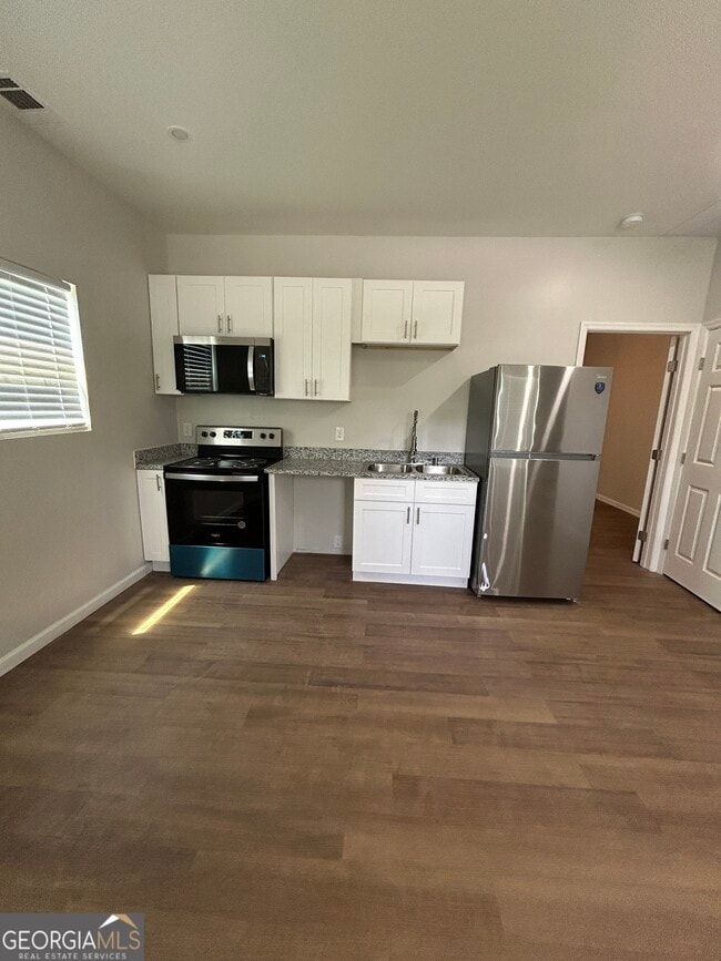 Building Photo - 1635 2nd St