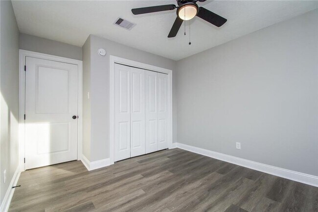 Building Photo - 4014 Alshire Dr