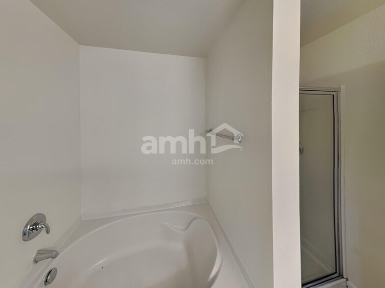 Building Photo - 14718 Watertrace Dr