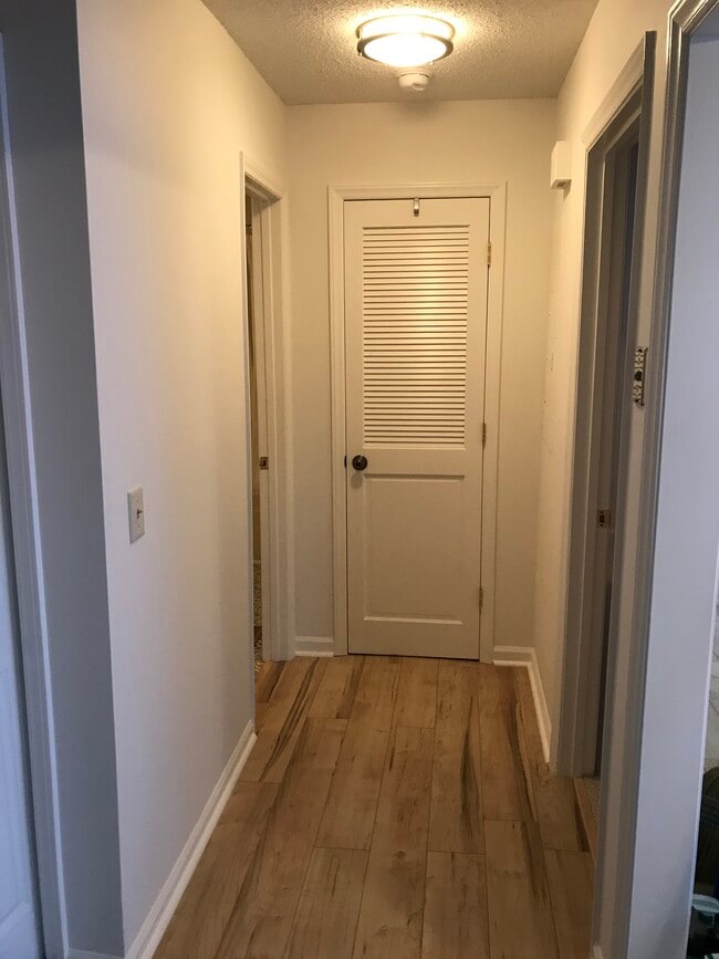 Hallway to bathroom and bedroom - 11 Pinehurst Mnr
