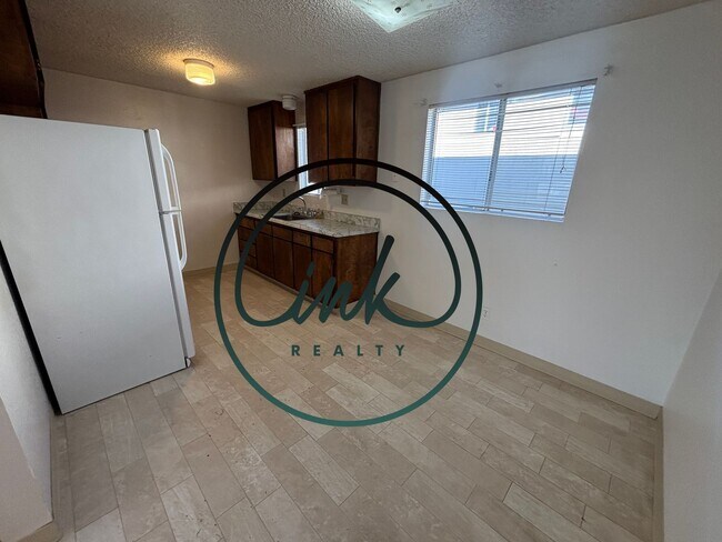 Building Photo - NO1404-1404 N. Edmonds Dr.