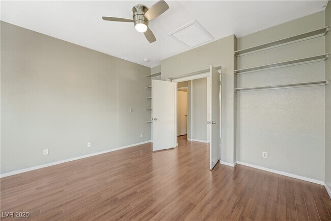 Building Photo - 971 Whispering Grove Ave