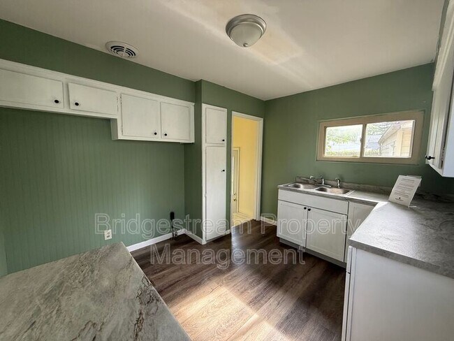 Building Photo - 408 Towanda Cir