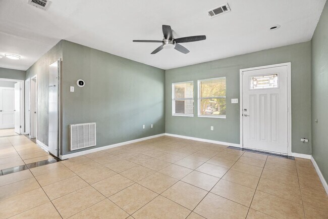 Building Photo - 108 Bonita Ave