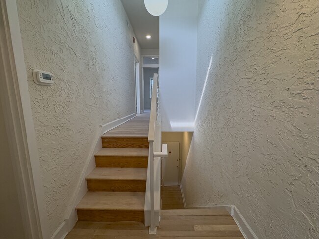 Building Photo - 1936 Green St