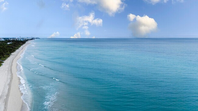 Building Photo - 1063 Hillsboro Mile