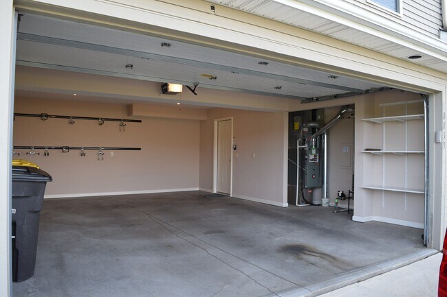 Building Photo - 10039 Oak Trail Rd