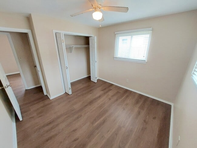 Building Photo - BEAUTIFUL 3 BD/ 1 BTH CORNER LOT WITH W/D ...