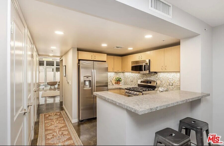 Modern Kitchen - 125 N Raymond Ave